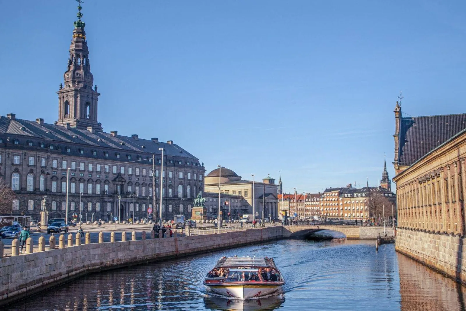 Copenhagen: Sip & Sail Canal Cruise