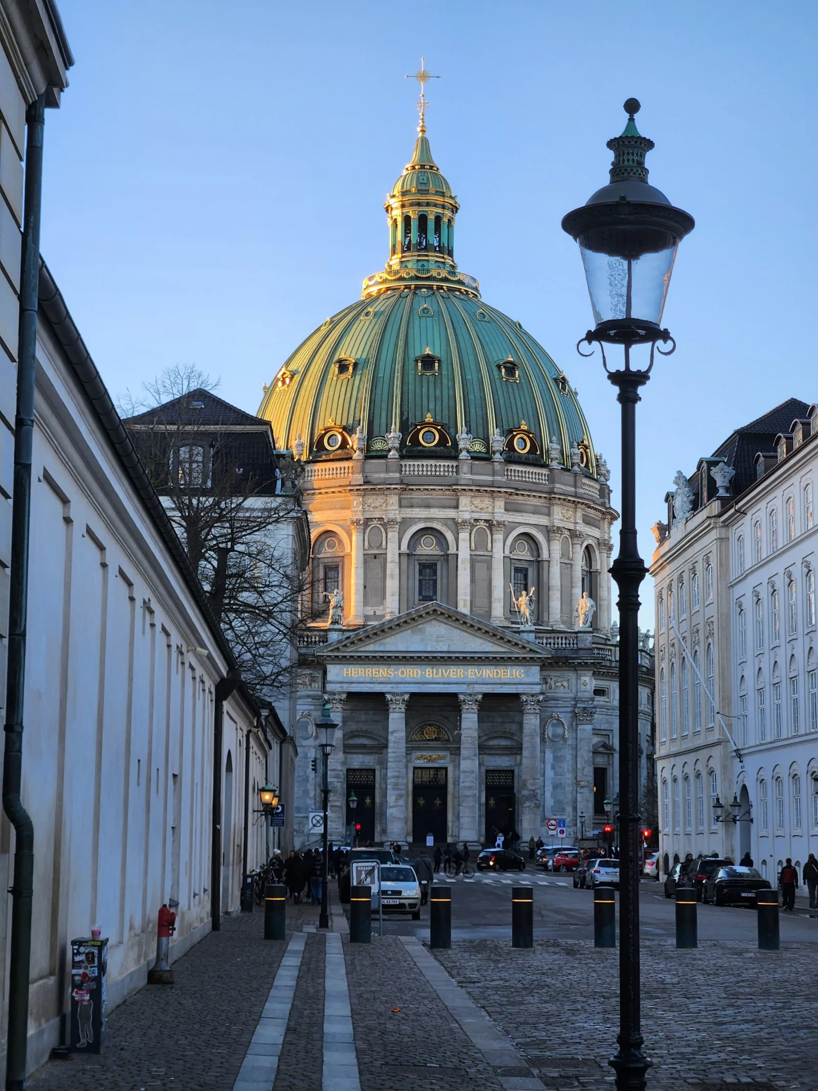 Walk & Canal Tour: Copenhagen Highlights + Changing of Guard