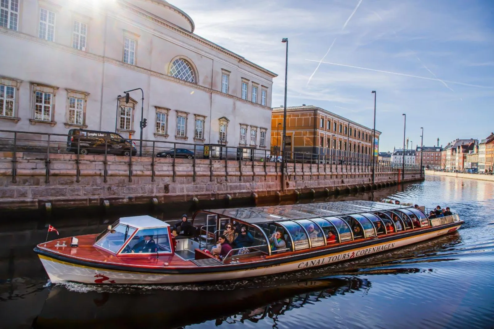 Copenhagen: Canal Cruise with Guide