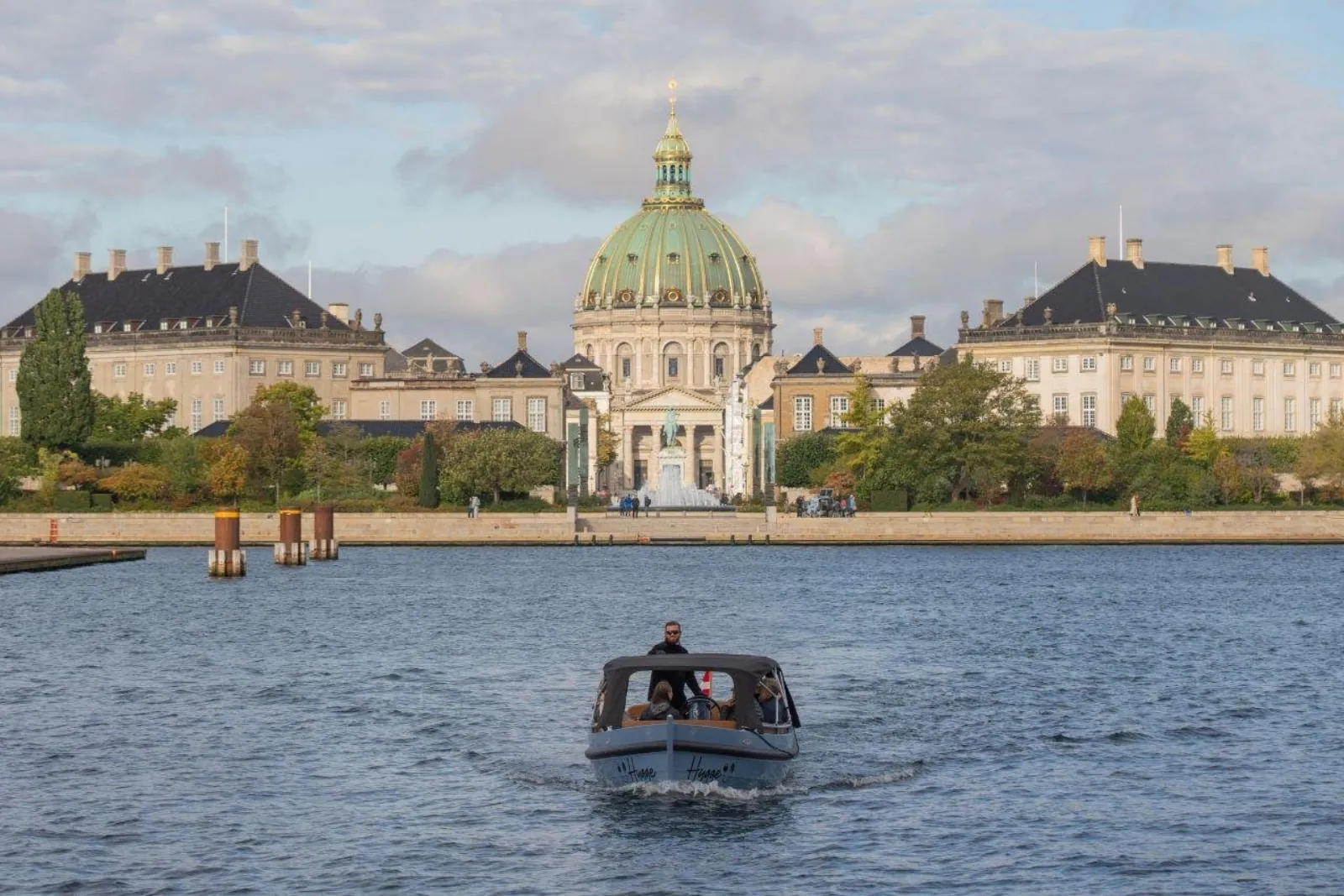 The boat in front of Frederik's Church and Amalienborg